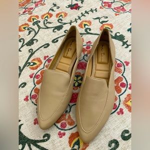 ME TOO - Arina Loafer, Light Nude Leather, Size 6. Never Been Worn!